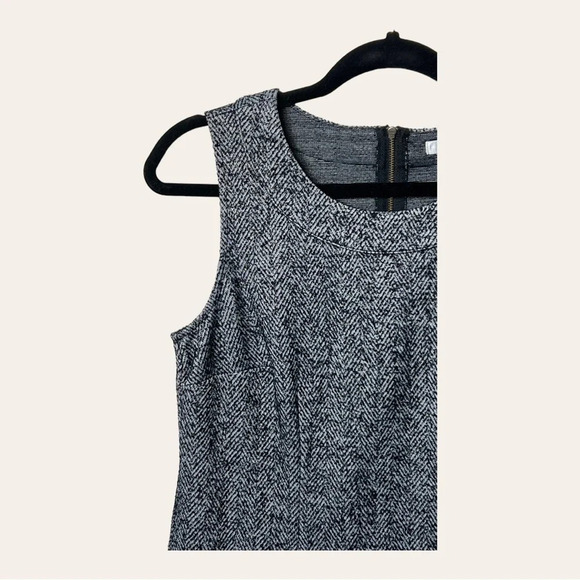 1138. CABI CECE SLEEVELESS TOP BLACK HERRINGBONE TWEED ZIP POCKETS SIZE SMALL - Picture 4 of 10